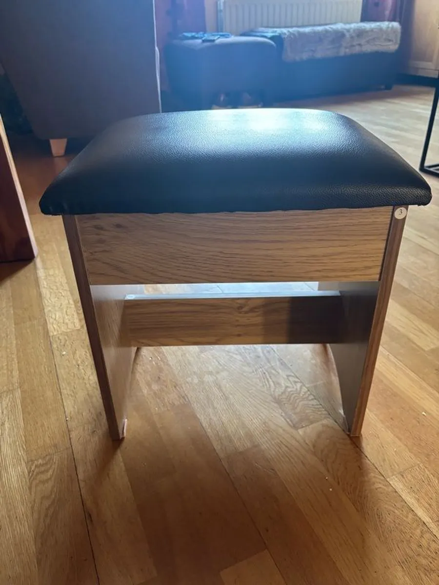 Dressing table and stool - Image 3