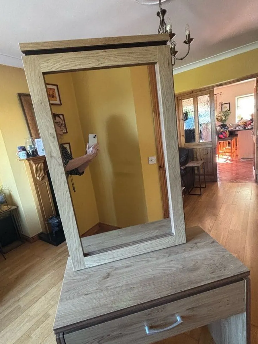 Dressing table and stool - Image 4
