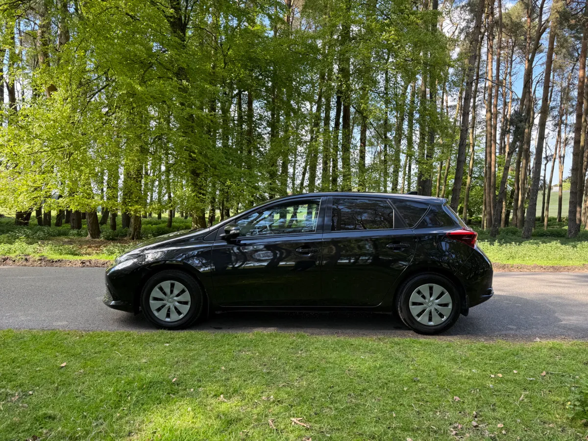 Toyota Auris 1.4 Diesel Van 2019 - Image 4