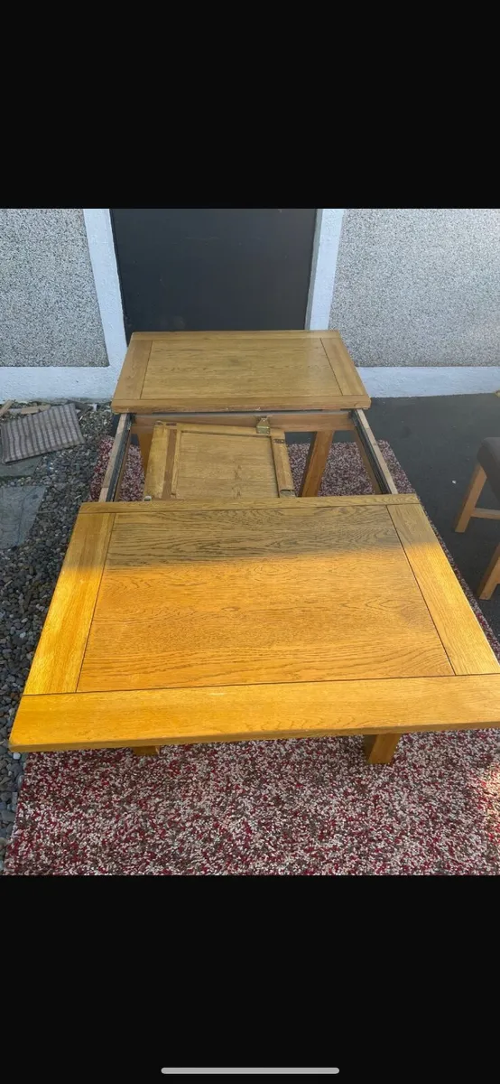 Table and chairs - Image 2
