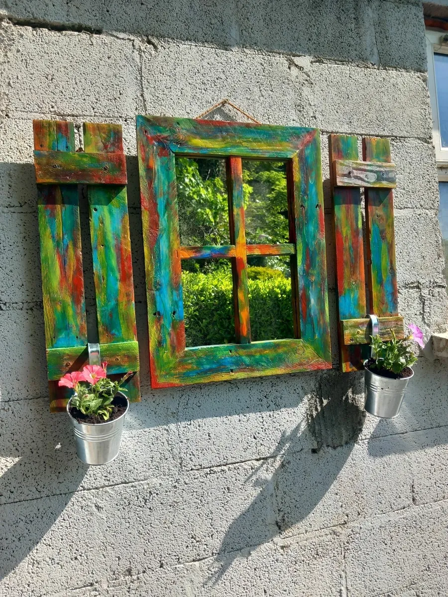 Garden ornaments with flowers - Image 1