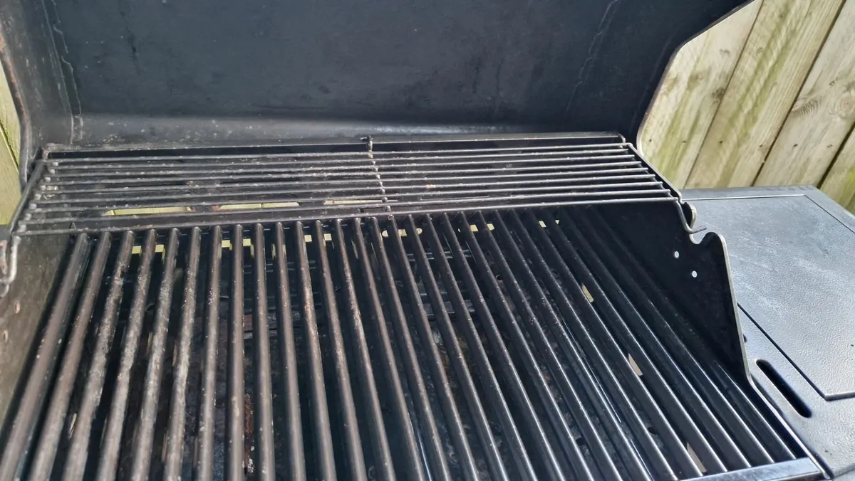 Gas barbeque / BBQ with gas cylinder Terenure - Image 1