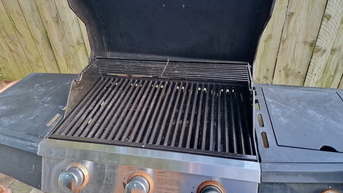 Gas barbeque / BBQ with gas cylinder Terenure - Image 2