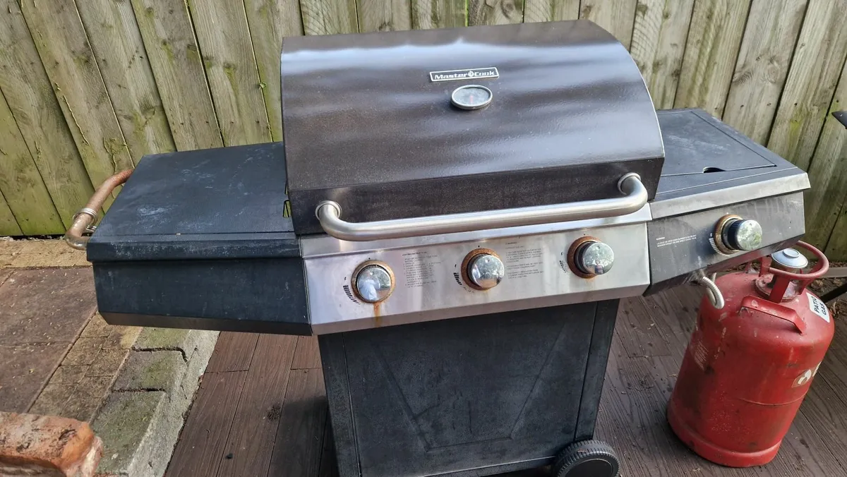 Gas barbeque / BBQ with gas cylinder Terenure - Image 4