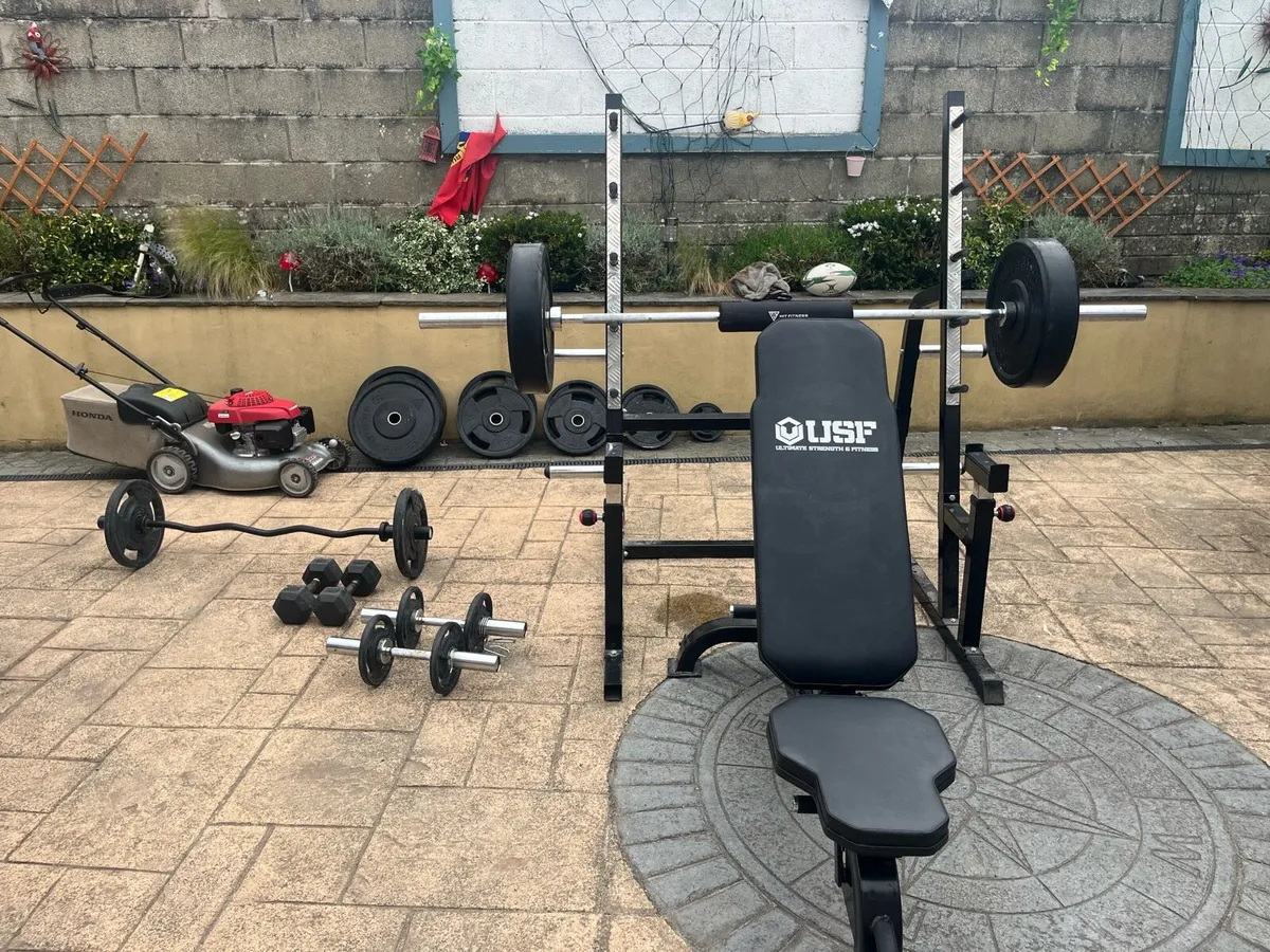 Squat rack and bench press - Image 1