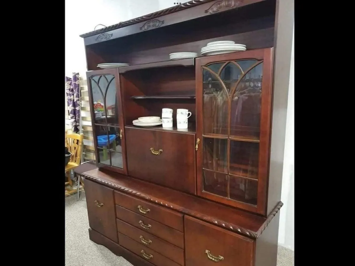 Beautiful sitting room unit. €70