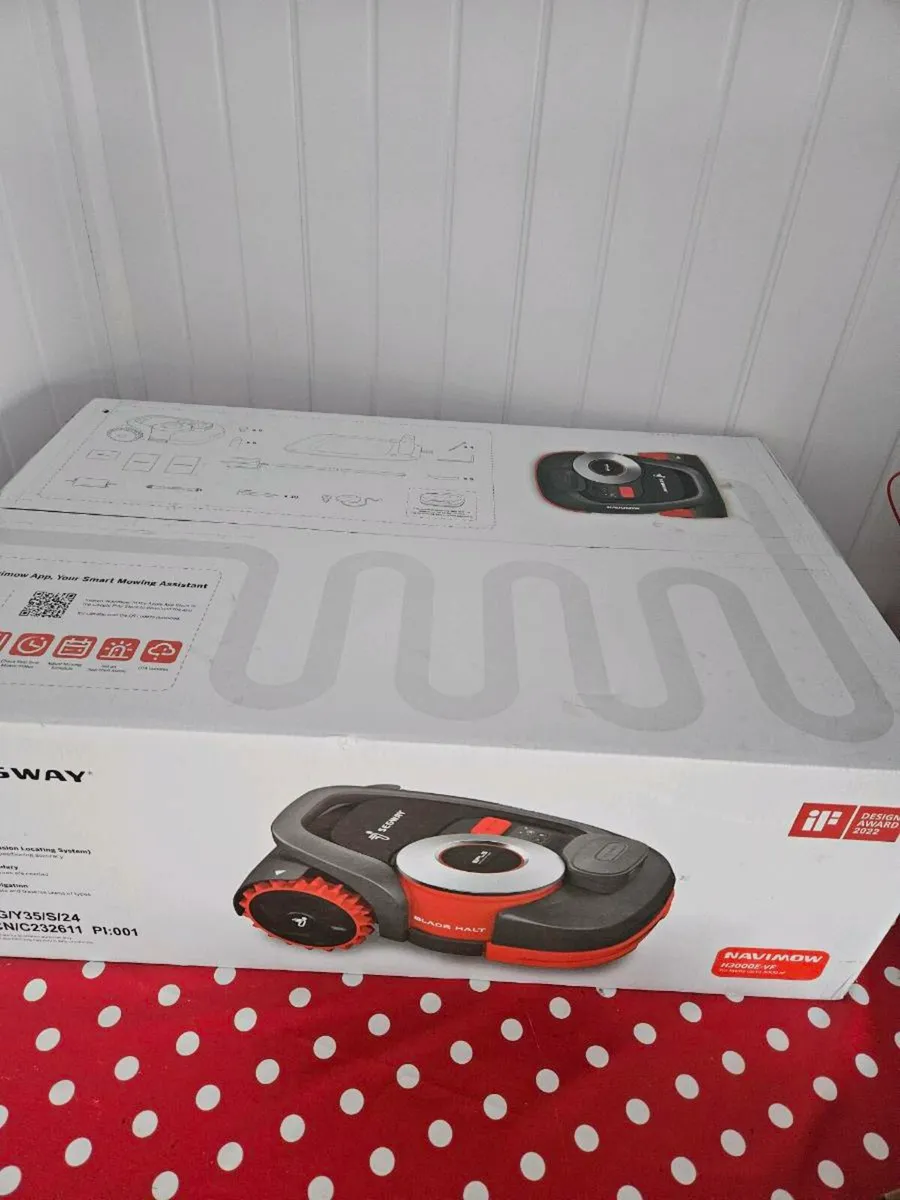 Robot lawn mower and Garage - Image 3