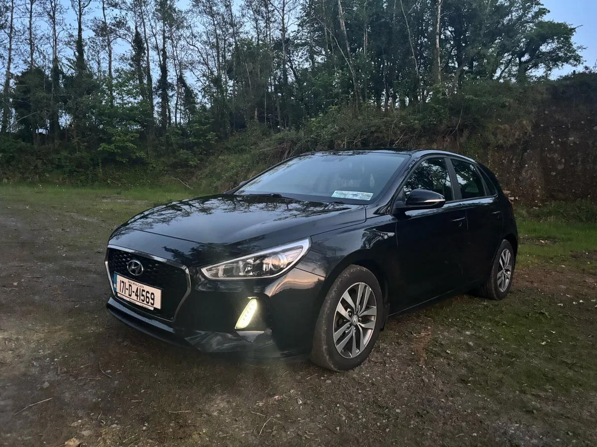 Hyundai i30 Deluxe - Image 1