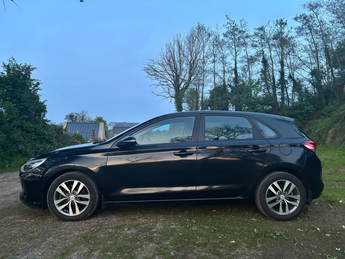 Hyundai i30 Deluxe - Image 3