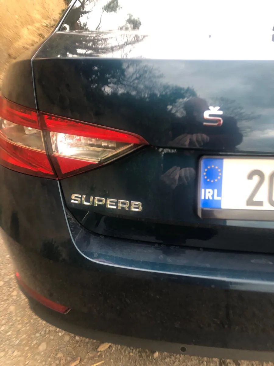 2020 Skoda Superb Style 1.6 TSI saloon - Image 3