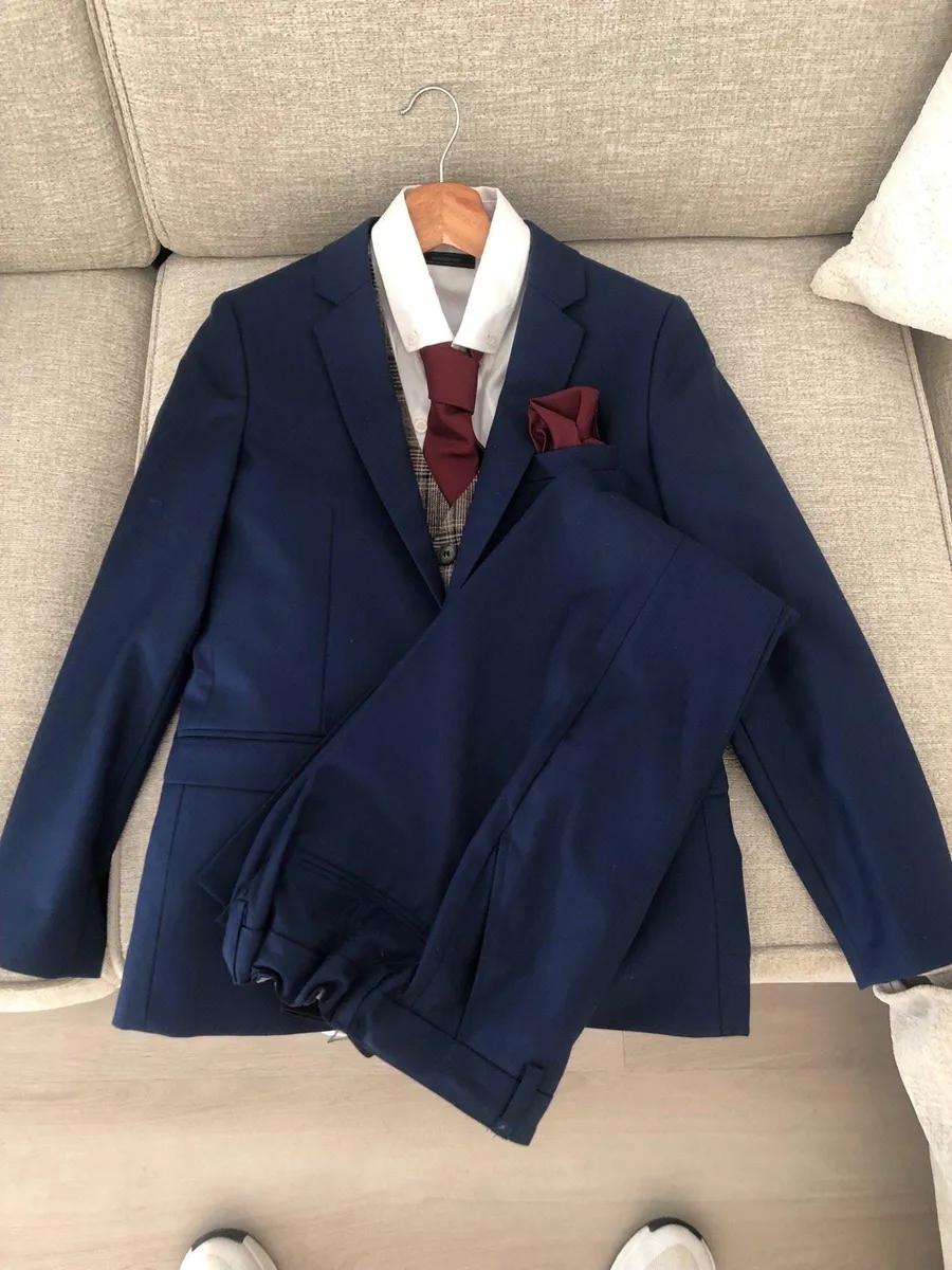 Boys suit - Image 1