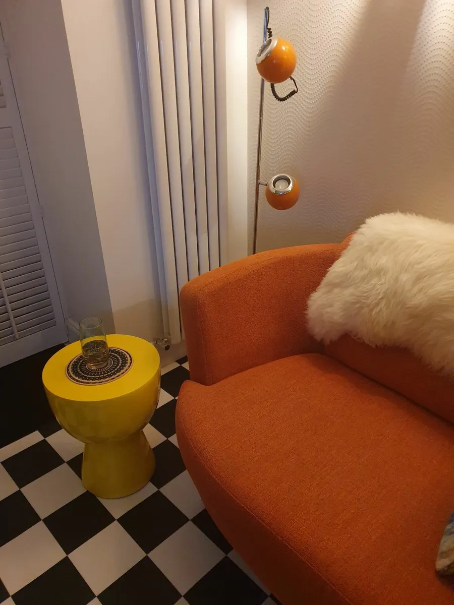 Small orange sofa - Image 4