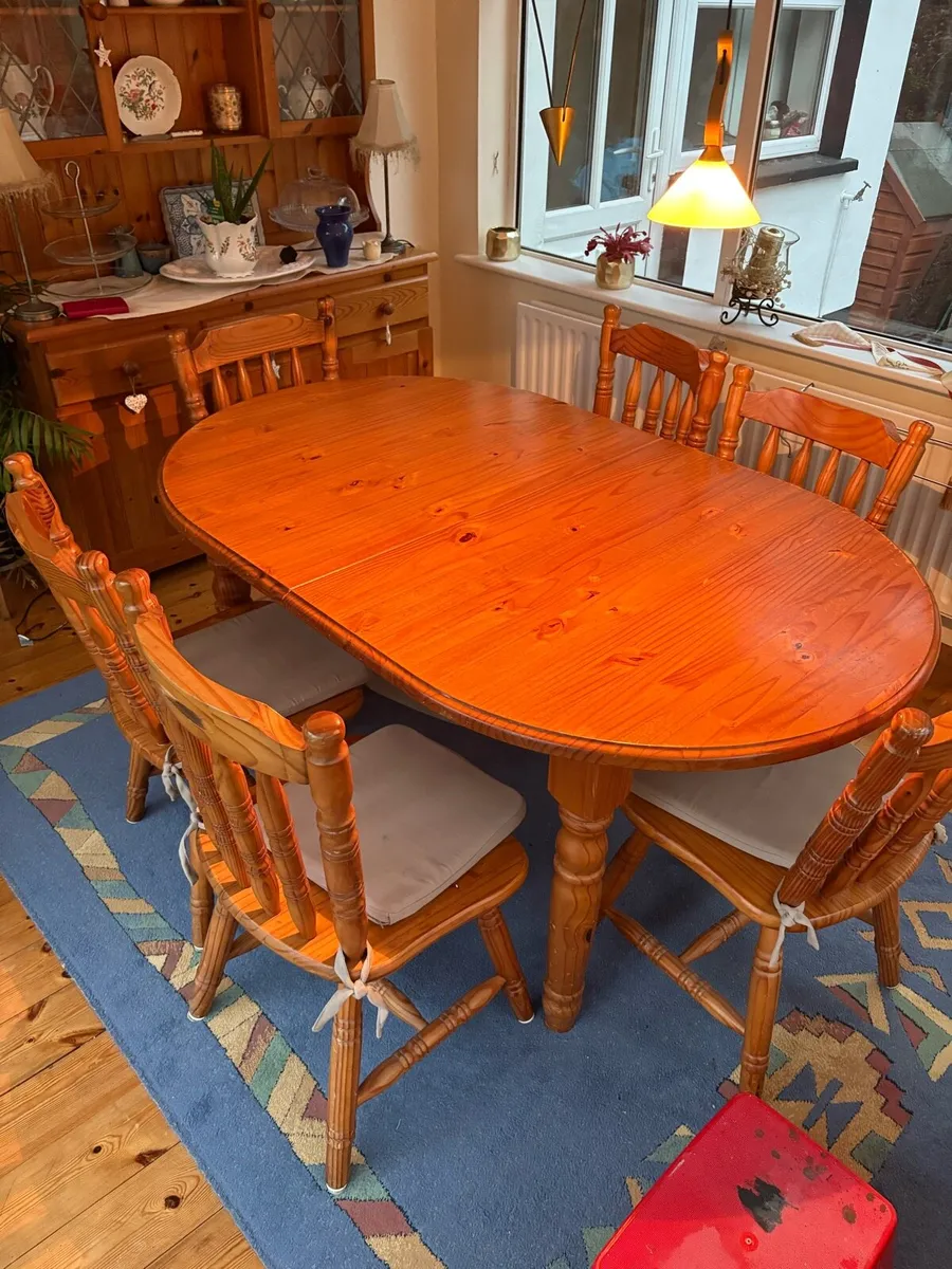 Extendable solid wood dining table and chairs - Image 3