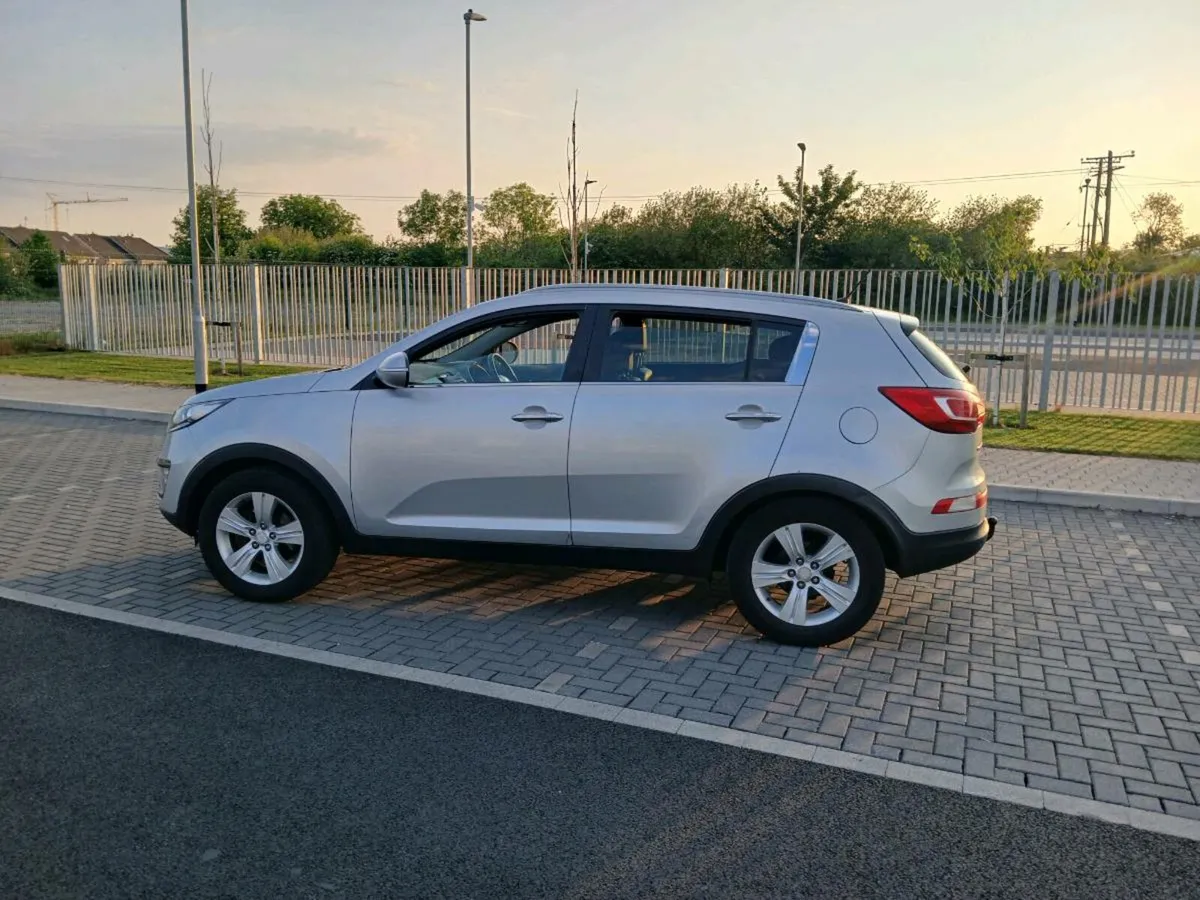 Kia sportage 2011// glass roof with NCT/// - Image 4