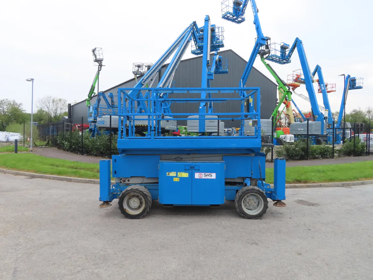 Genie 3369RT Diesel Lift 2014 - Image 1