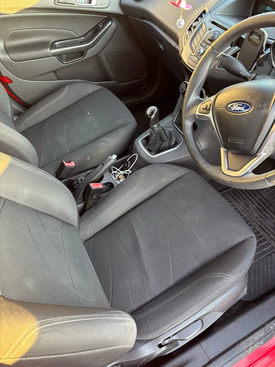 2015 Ford Fiesta - Image 3