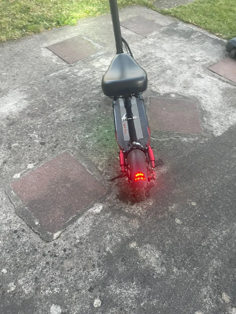 Kugoo m4 pro electric scooter - Image 3