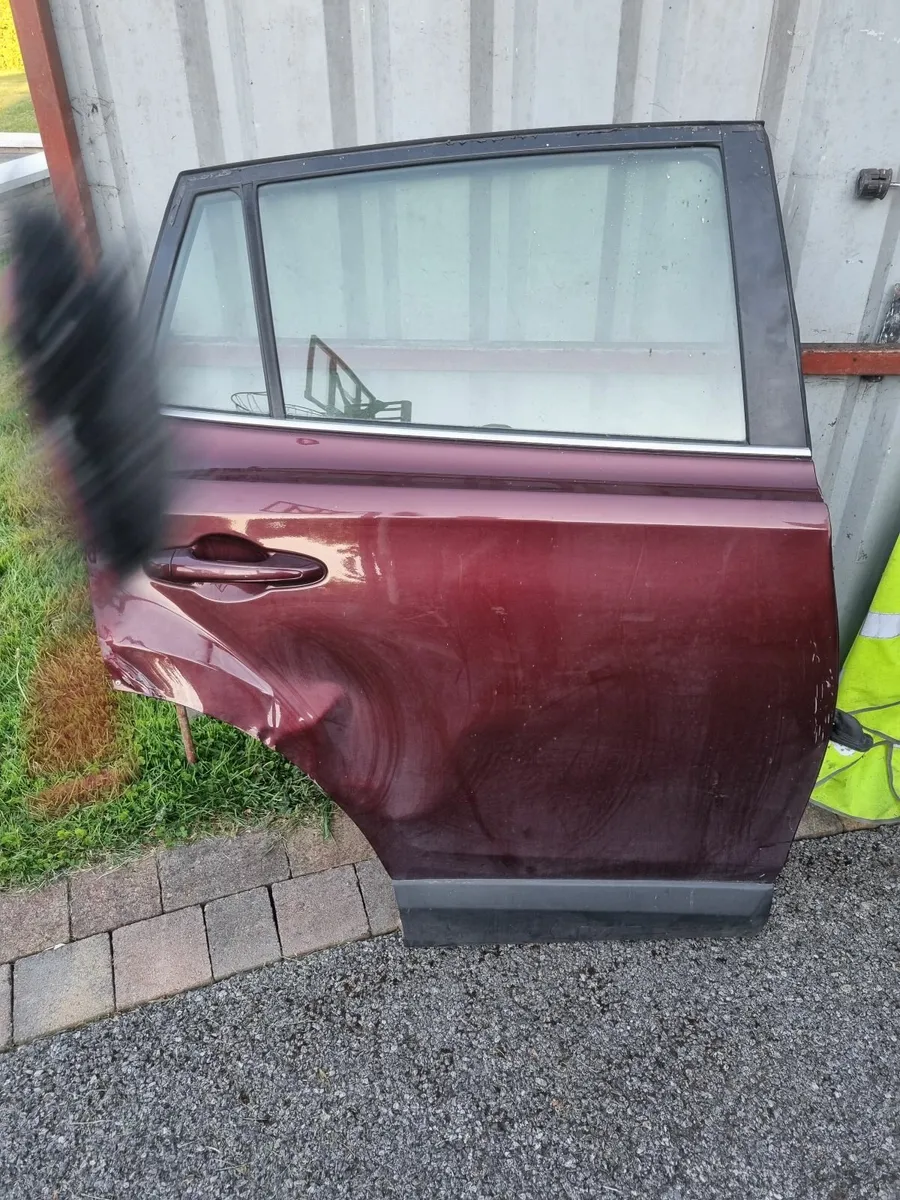 Damaged Toyota RAV4 rear door for parts - Image 3