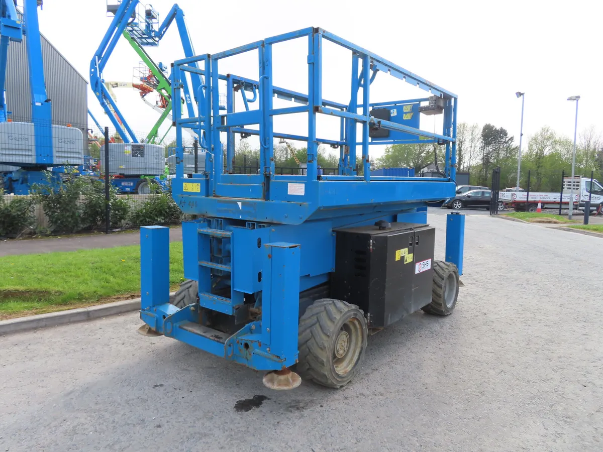 Genie 3369RT Diesel Scissor Lift 2015 - Image 4