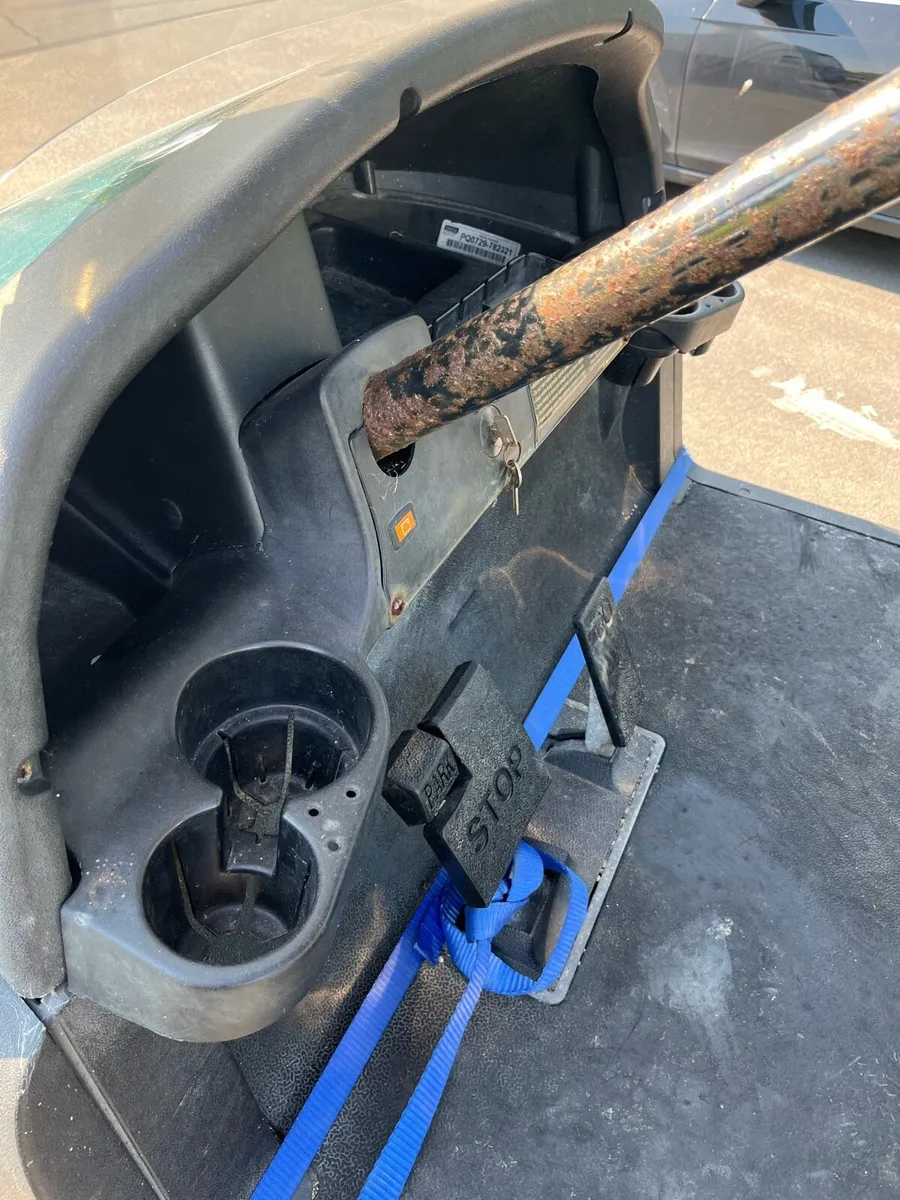 Club car with charger no batteries - Image 3