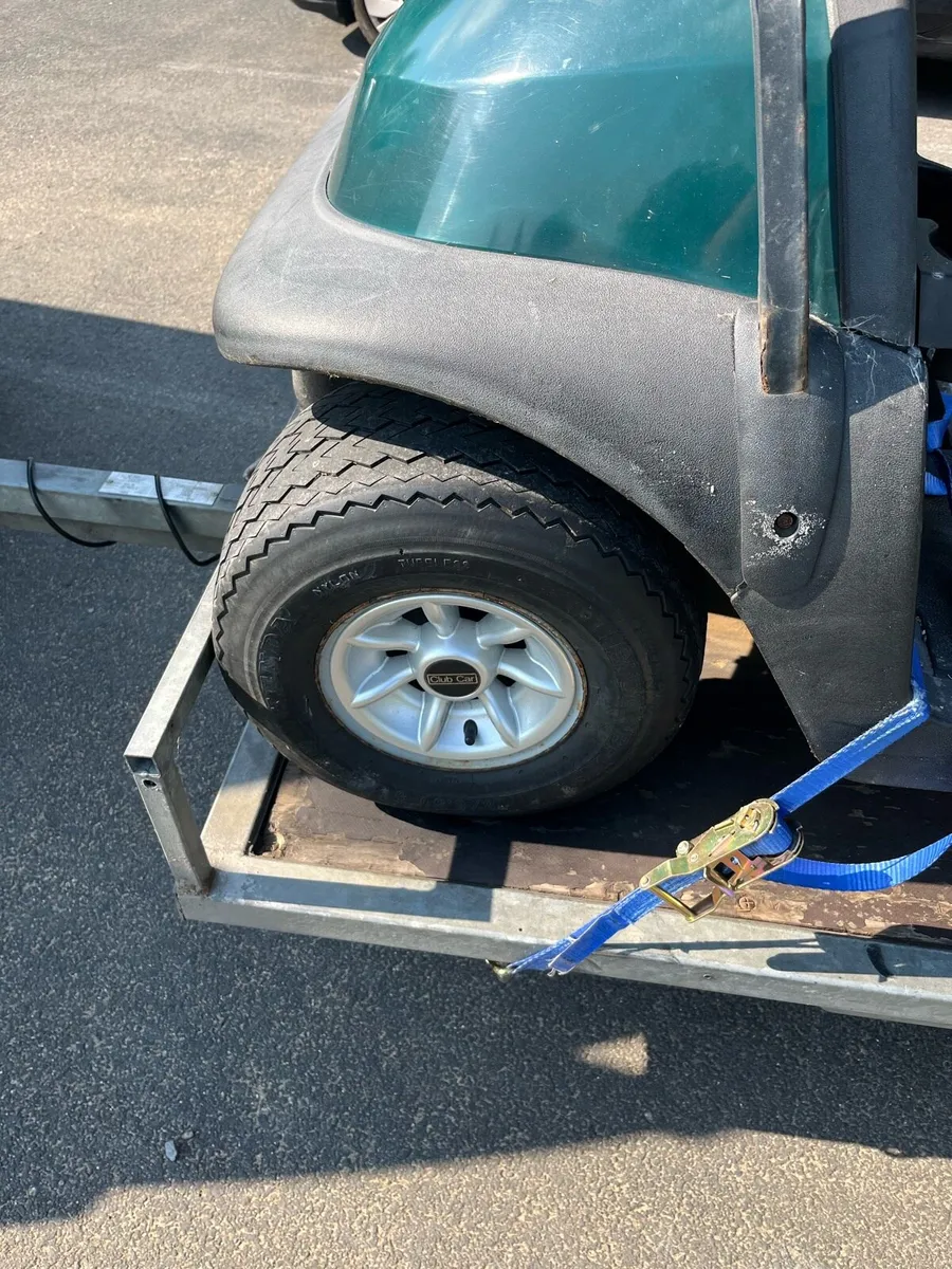 Club car with charger no batteries - Image 4