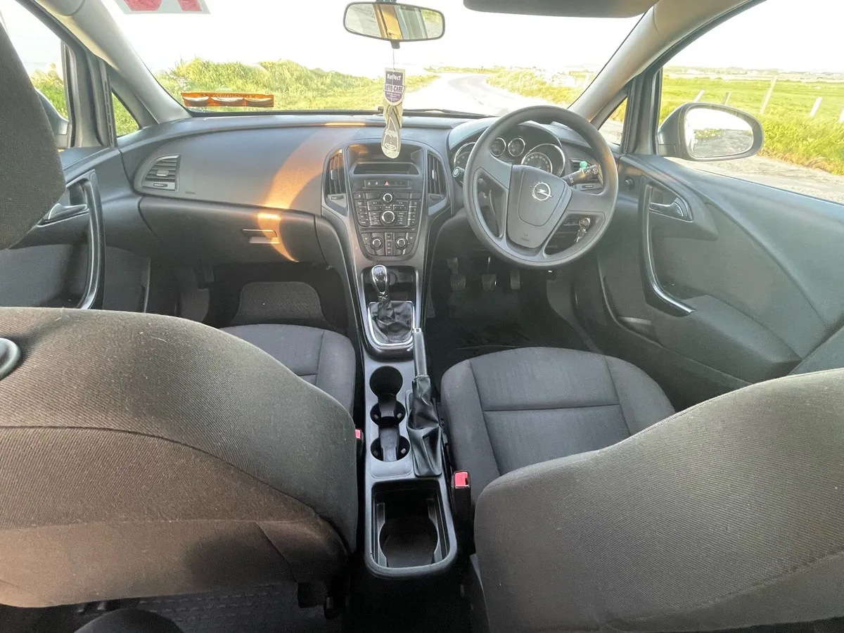 Opel Astra 1.4 Petrol - Image 4