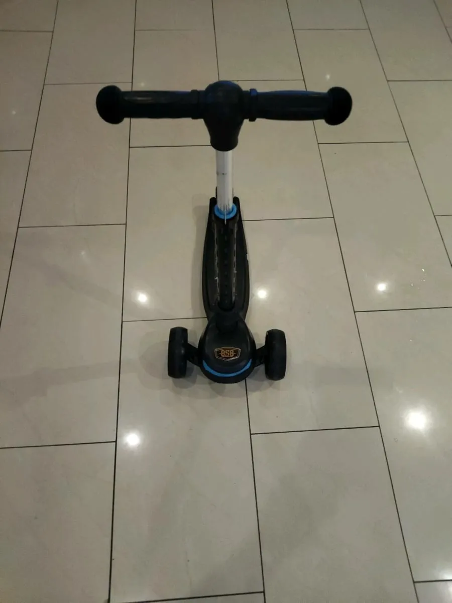 858 scooter - Image 1