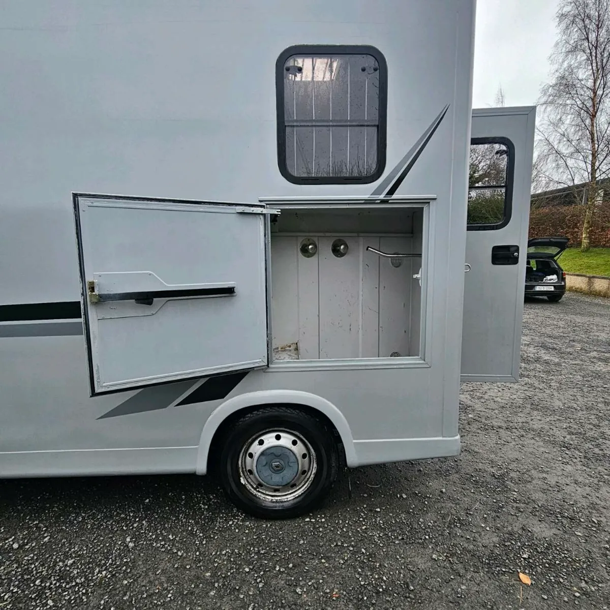 "MTM"  2 Stall , 5 seater - Image 3