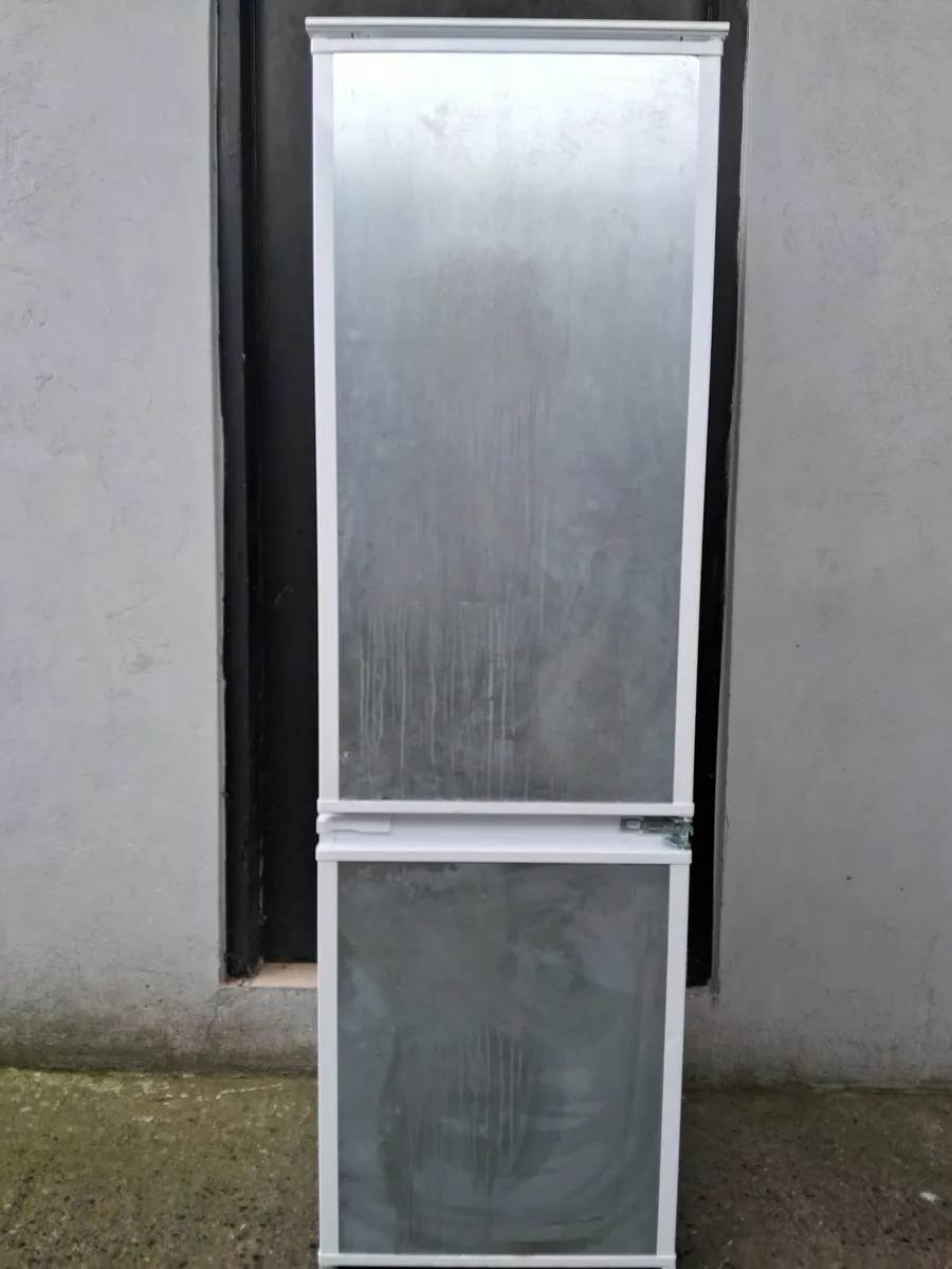 6 MOUNTH OLD INTEGRETED FRIDGE AND FREEZER - Image 1