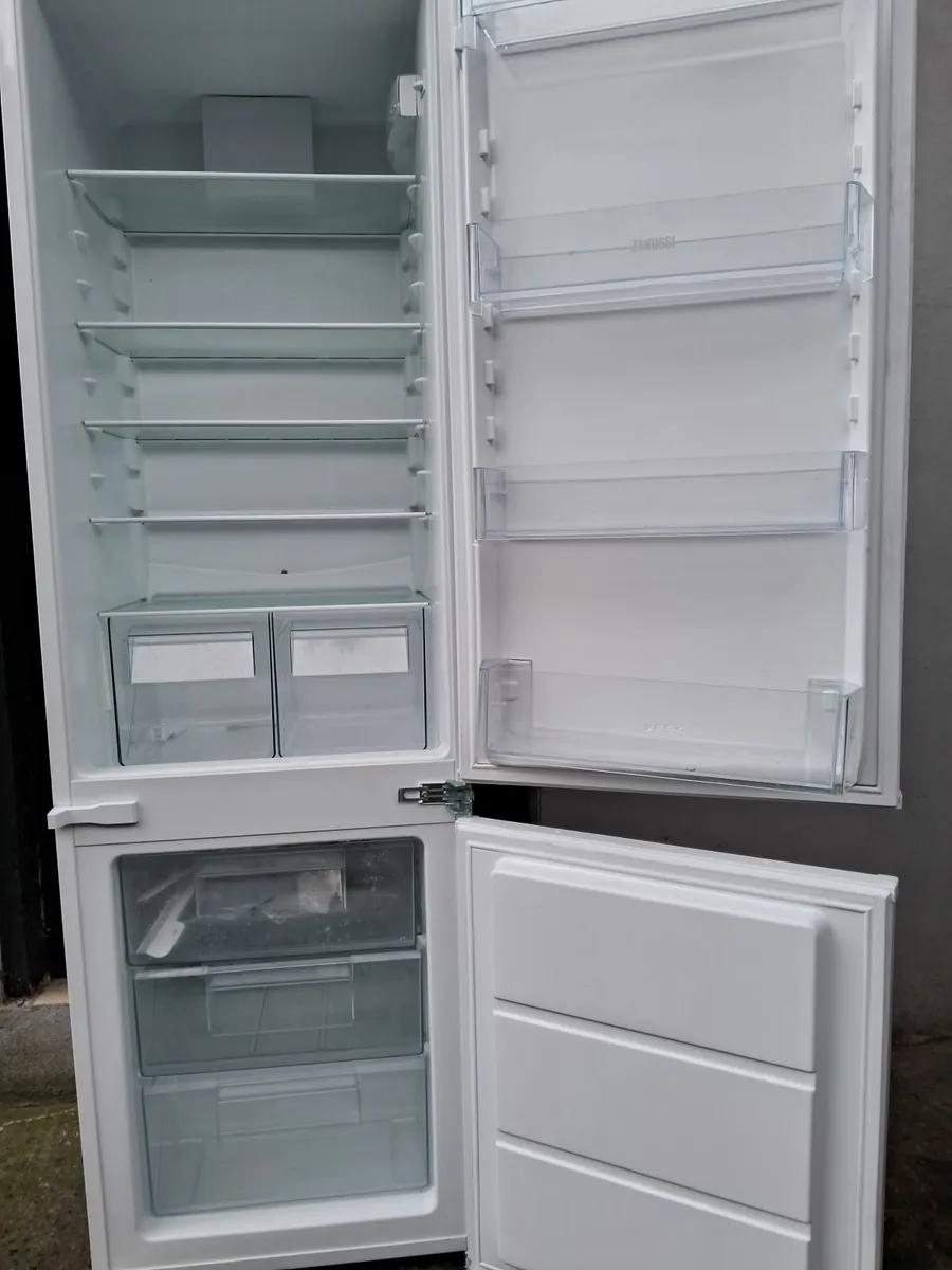 6 MOUNTH OLD INTEGRETED FRIDGE AND FREEZER - Image 2