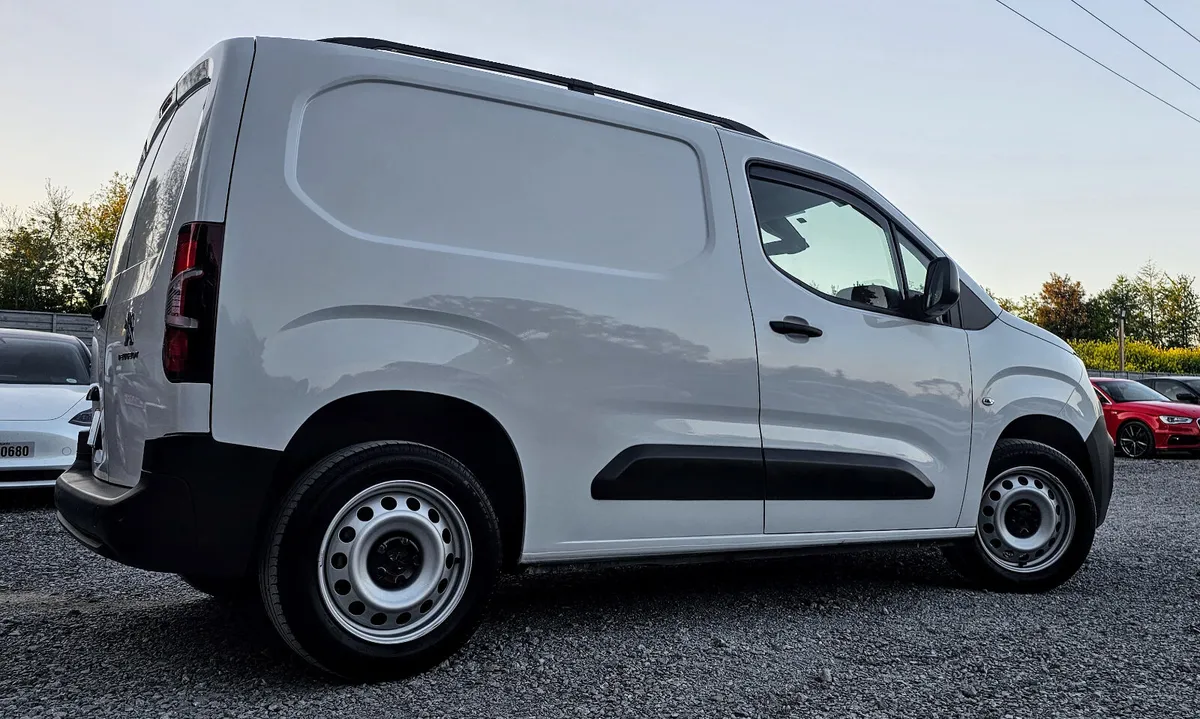 2024 Peugeot Partner 1.5 Diesel Automatic - Image 3