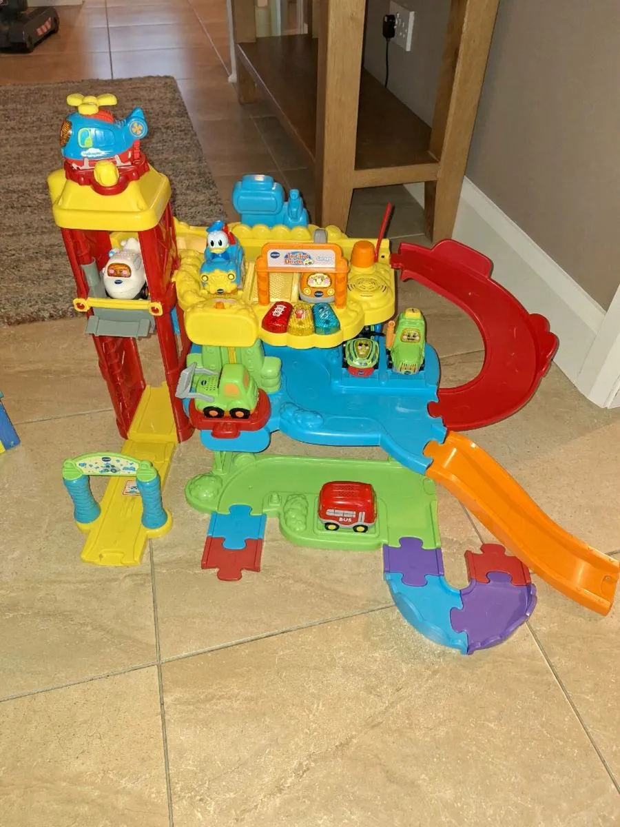 Activity Cube & Garage - Image 3