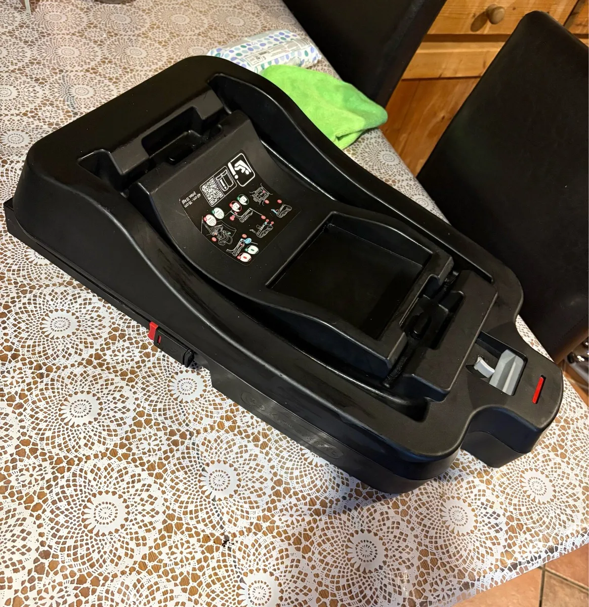 Isofix R129 car seat base - Image 1