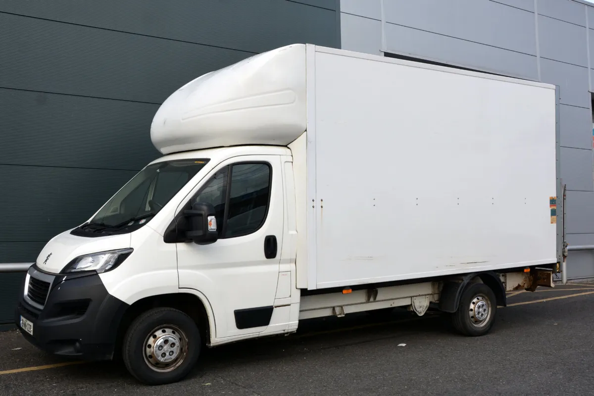 Peugeot Boxer Luton & Aluminium tail lift - Image 1