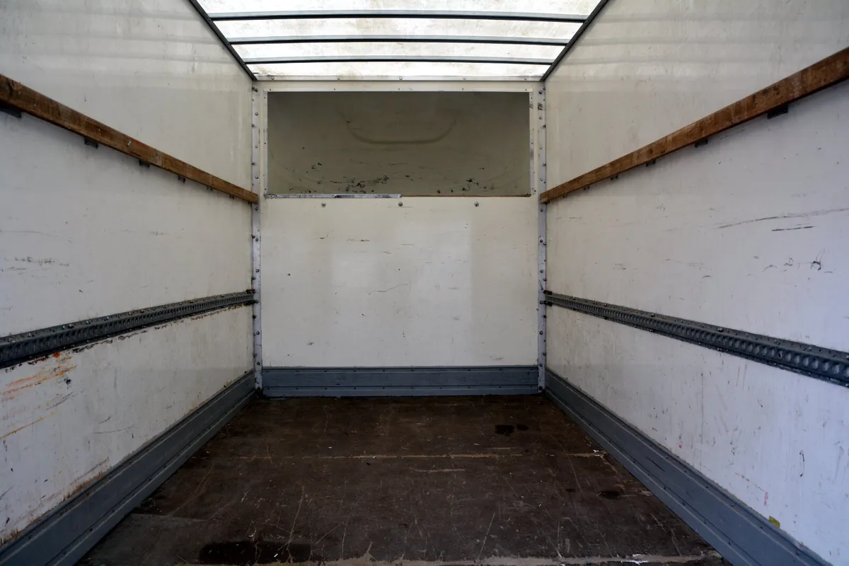 Peugeot Boxer Luton & Aluminium tail lift - Image 2