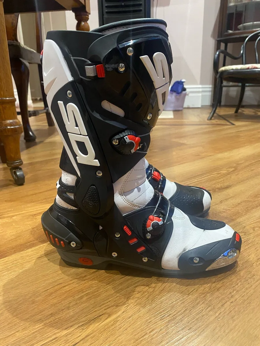 Sidi motorcycle boots - Image 1
