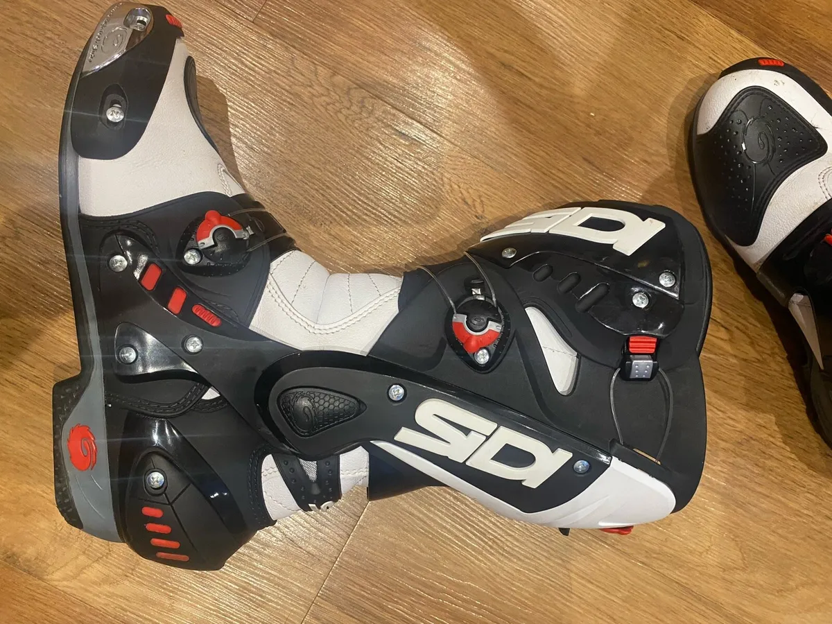 Sidi motorcycle boots - Image 3