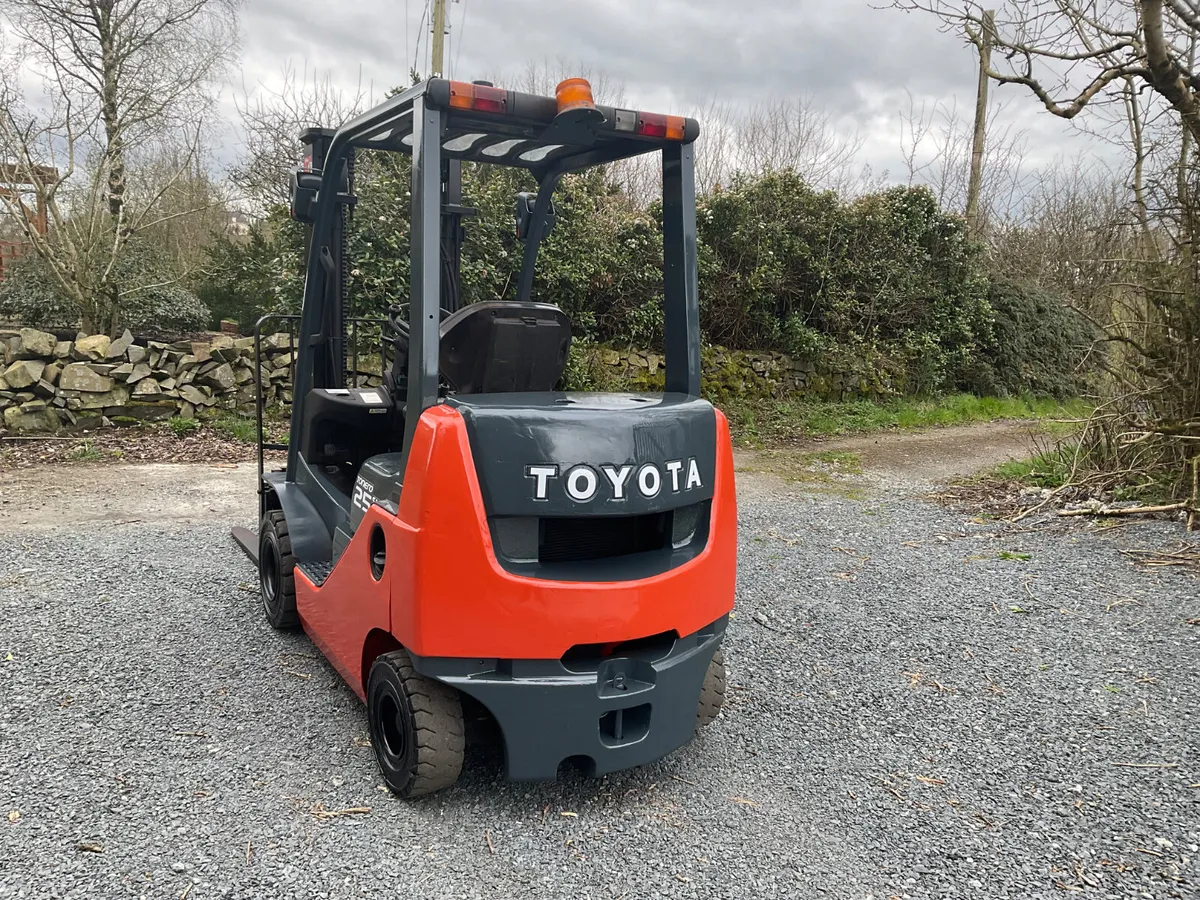 FORKLIFT - Image 2