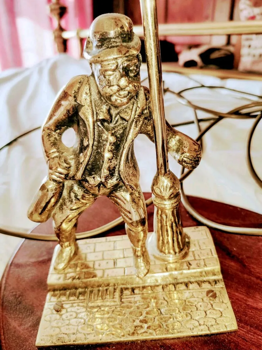 17TH CENTURY MAN, 14"Tall Solid Brass Table Lamp ! - Image 2