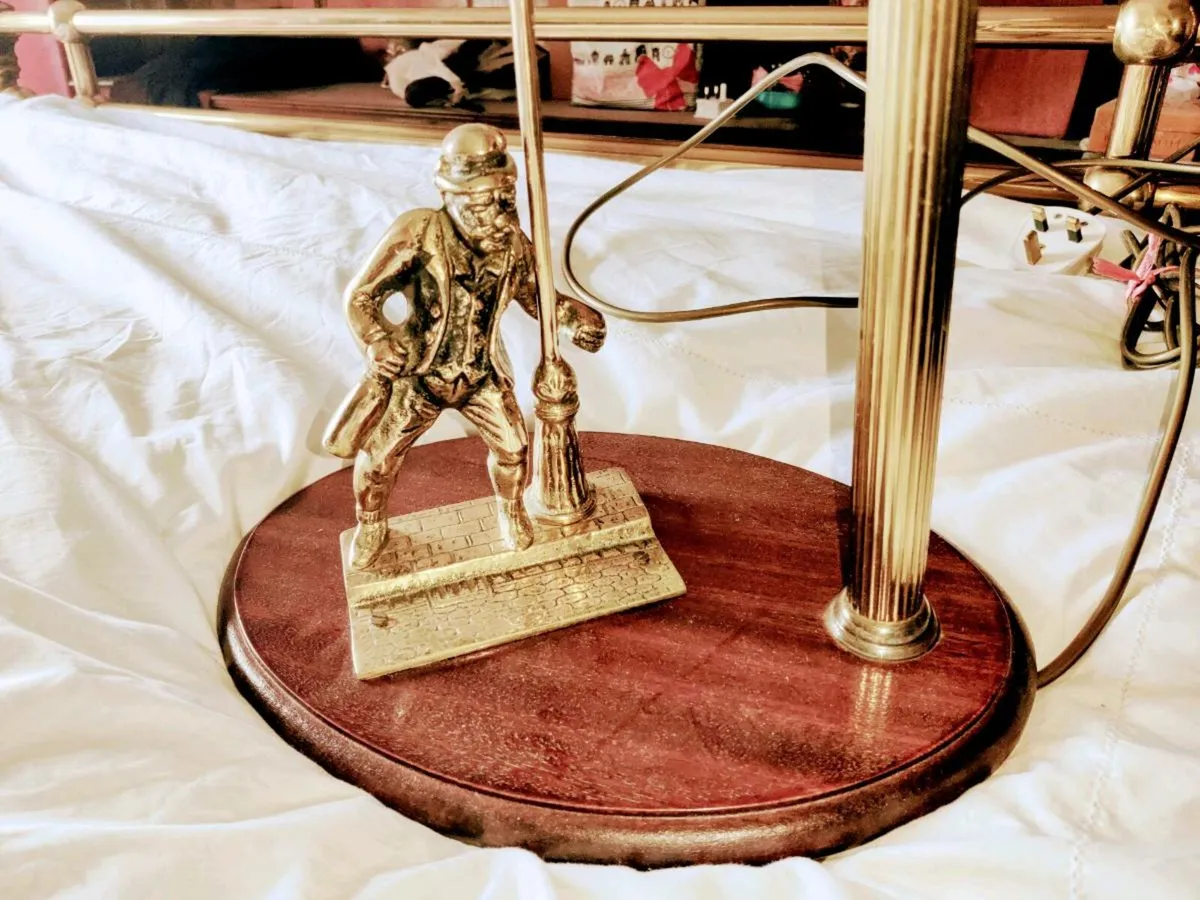 17TH CENTURY MAN, 14"Tall Solid Brass Table Lamp ! - Image 4