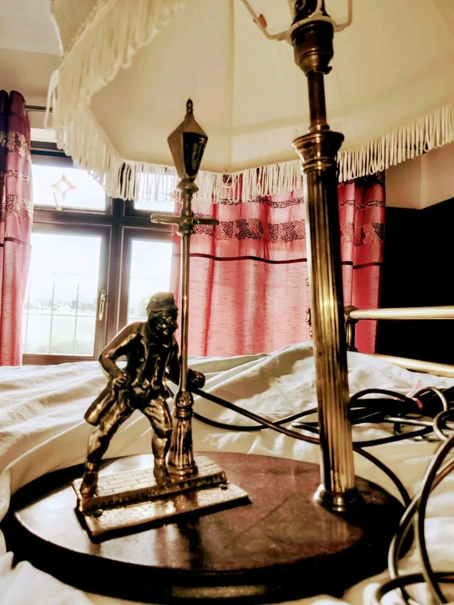 17TH CENTURY MAN, 14"Tall Solid Brass Table Lamp ! - Image 1