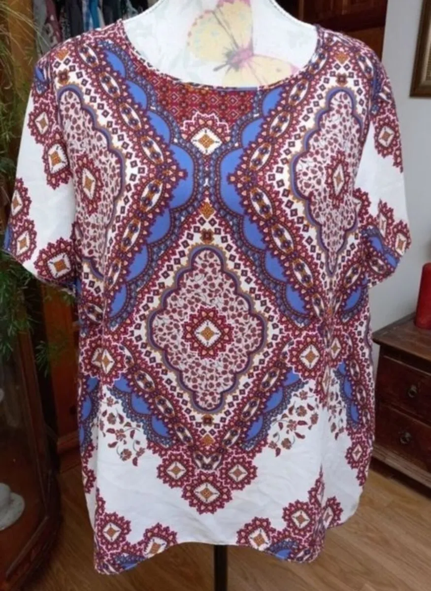Ladies Peacocks top size 18. Like new plus size - Image 1