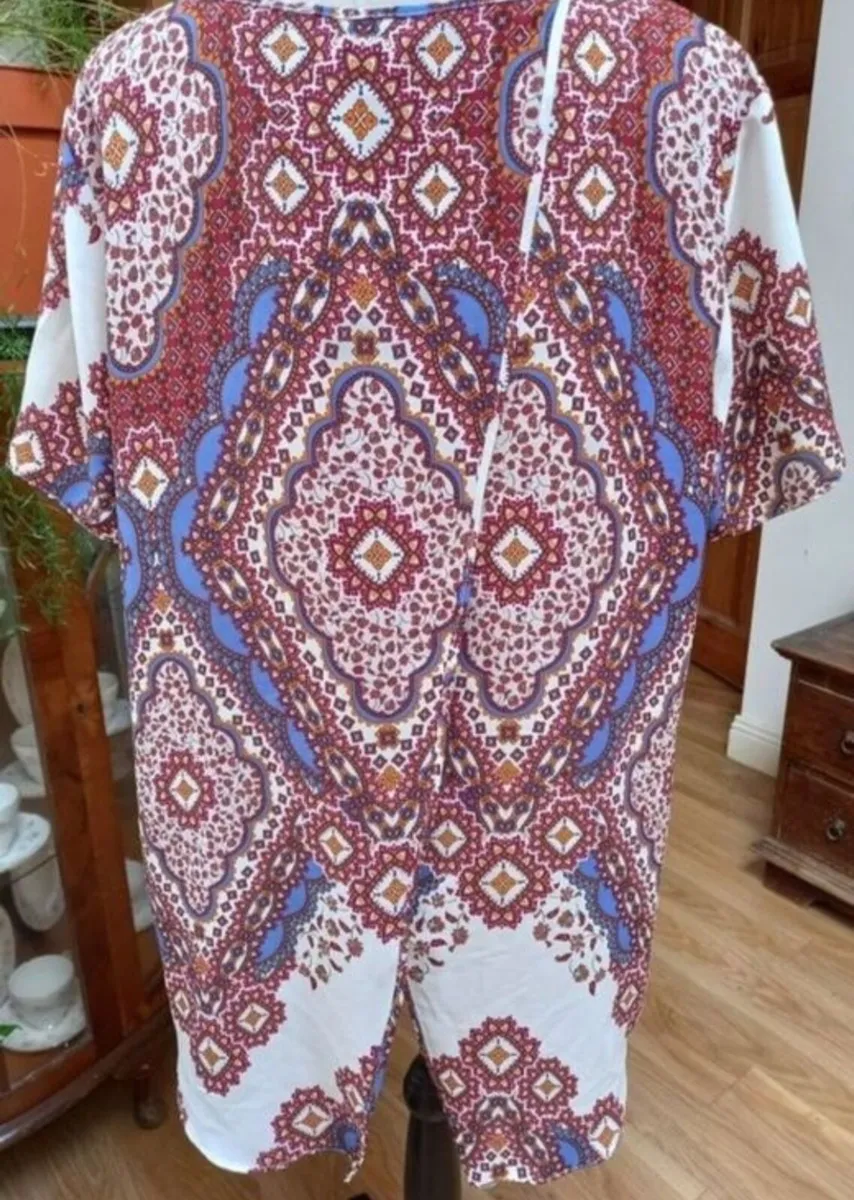 Ladies Peacocks top size 18. Like new plus size - Image 2