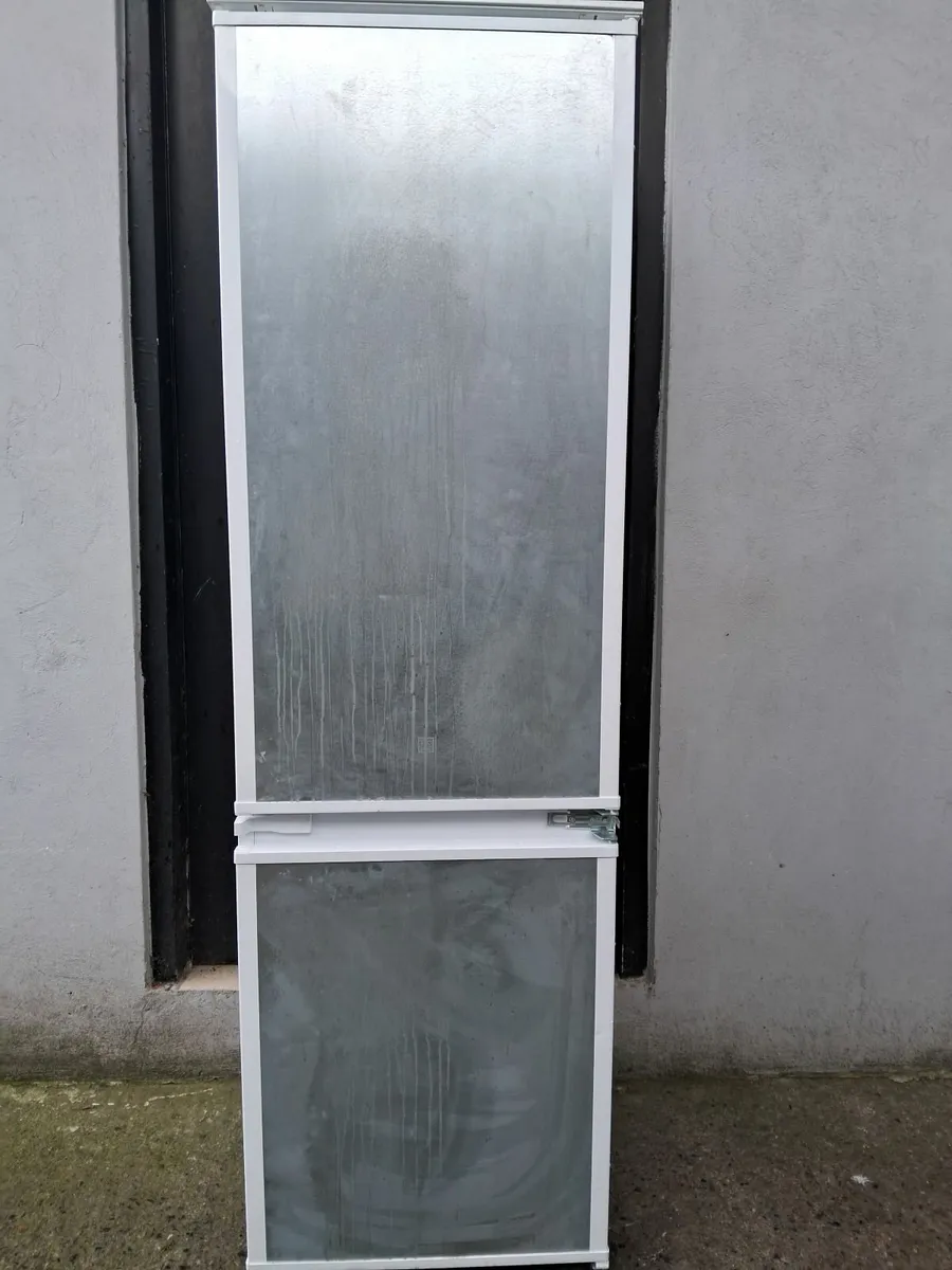 6 MOUNTH OLD INTEGRETED FRIDGE AND FREEZER - Image 3