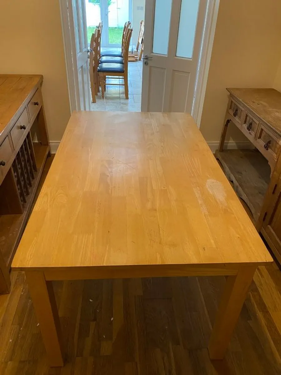 Kitchen table and chairs - Image 1