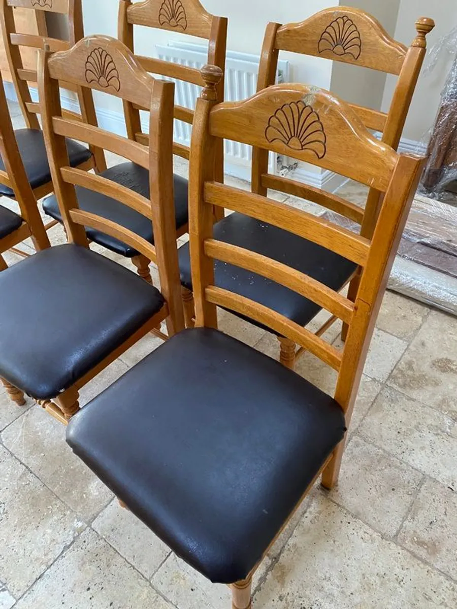 Kitchen table and chairs - Image 3