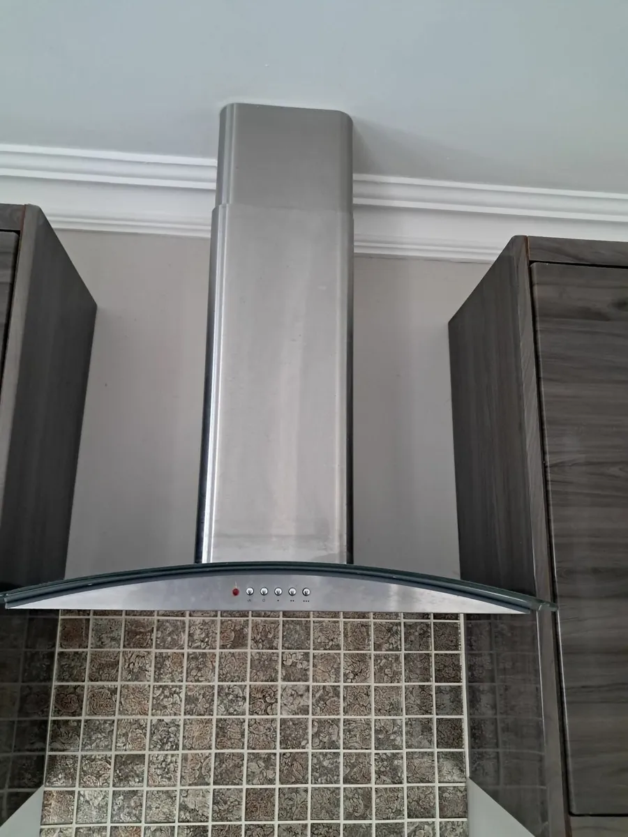 Kitchen extractor fan - Image 1