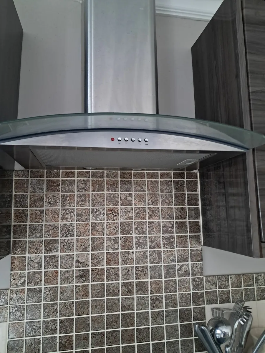 Kitchen extractor fan - Image 2