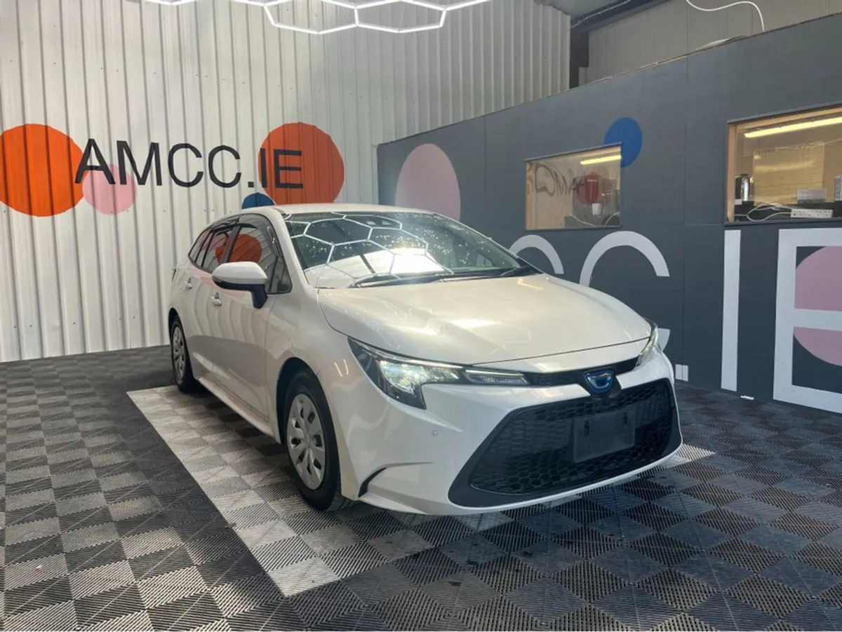 Toyota Corolla 1.8 Hyrbid / 110k KMs / Reverse Ca - Image 2