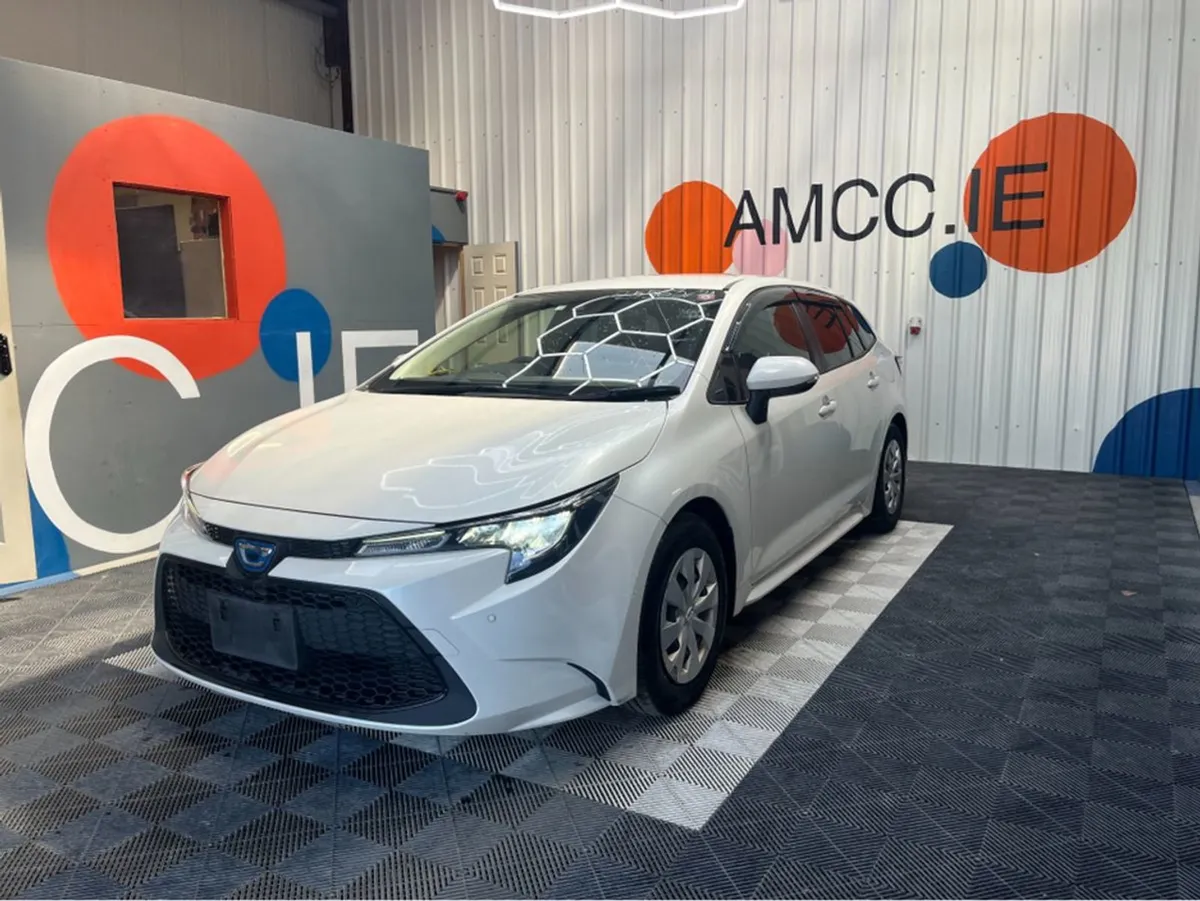 Toyota Corolla 1.8 Hyrbid / 110k KMs / Reverse Ca - Image 3